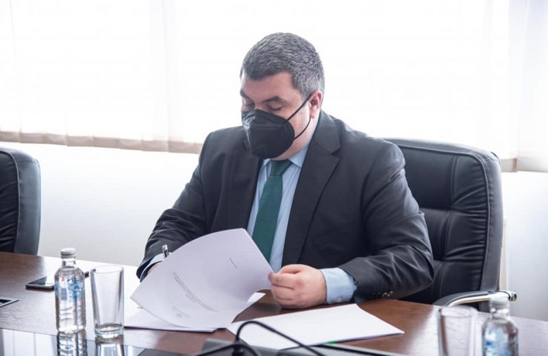 Министерот Бојан Маричиќ потпиша правилник за зголемување на платите на судската полиција
